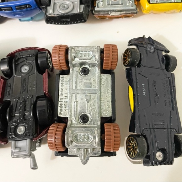 Lot of 23 Hot Wheels Diecast Cars - Picture 6 of 16